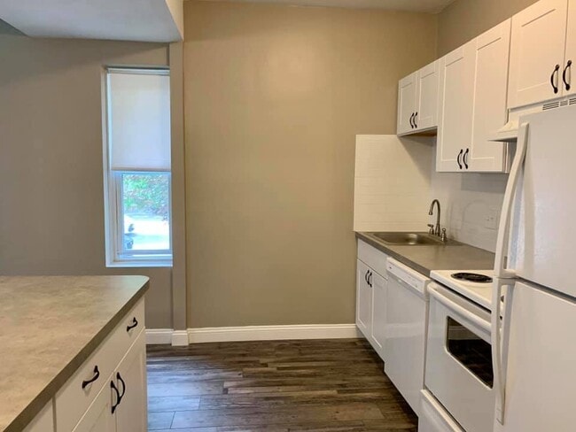 Building Photo - 1862 Beacon St