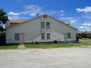 Building Photo - 2205 Katy Ln