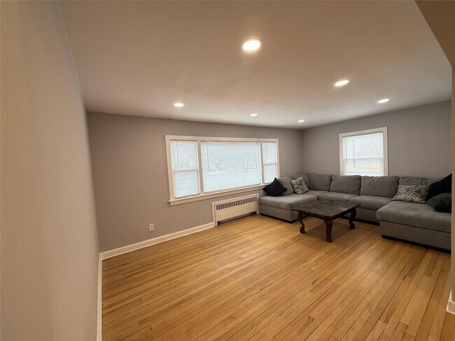 Foto del edificio - 660 Great Neck Rd