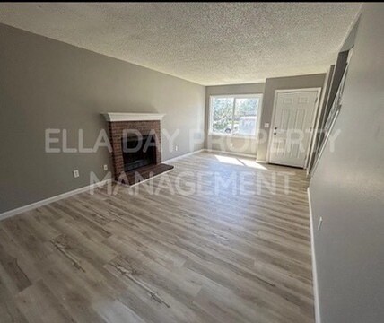 Building Photo - 9118 E Funston St