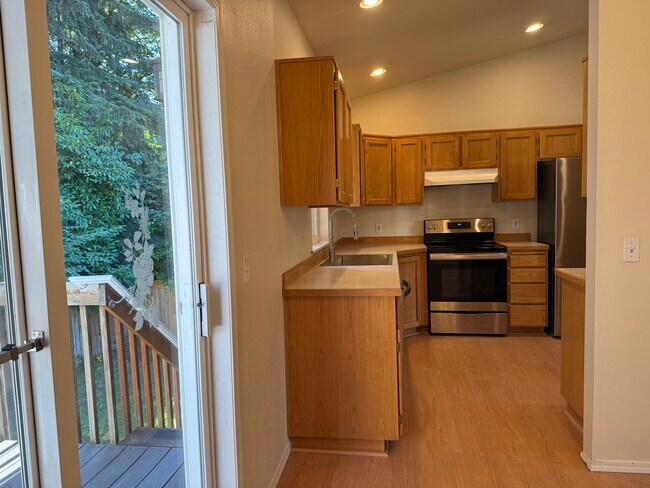 Foto del edificio - 6350 24th Ave SW