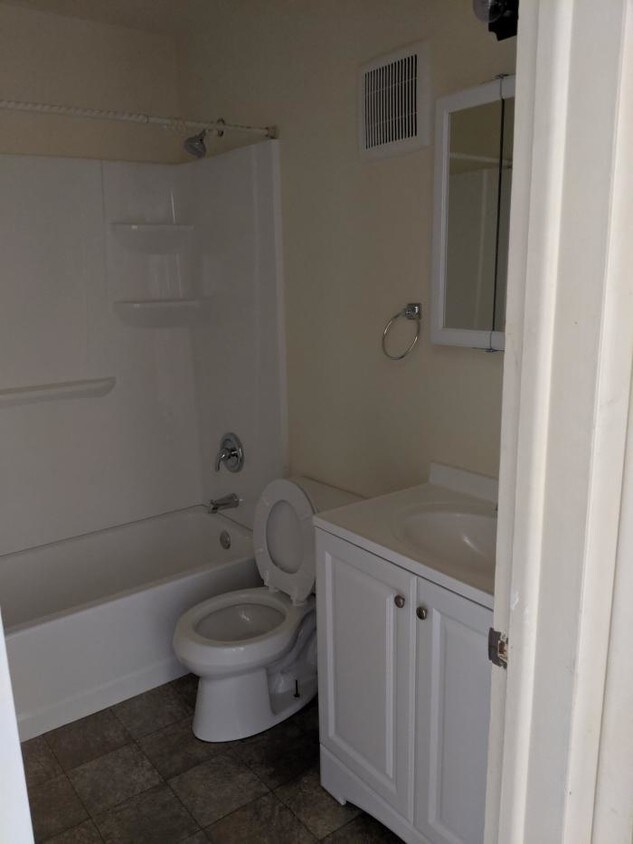 Foto principal - 2 bedroom in Tallmadge OH 44278