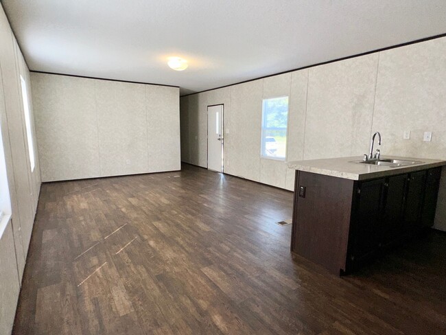 Building Photo - 425 Chloe Cir