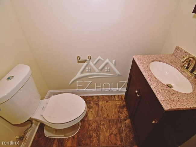 Building Photo - 3 br, 1 bath Apartment - 511 Castle St.