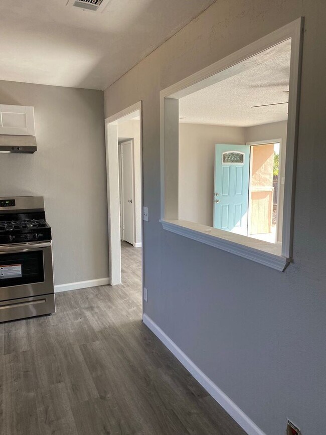 Foto del edificio - Available Now!