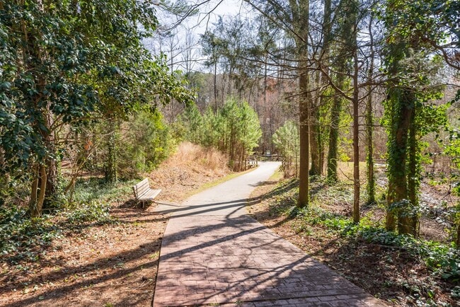 Building Photo - Lovely 2 Bedroom 2.5 Bath End Unit Townhom...