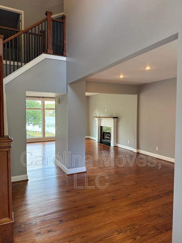 Foto del edificio - 2208 Howlong Ave