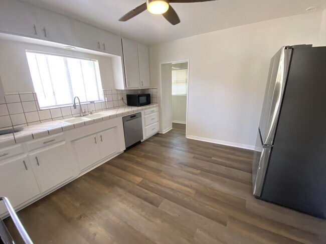 Foto del edificio - 951-951 W 18th St