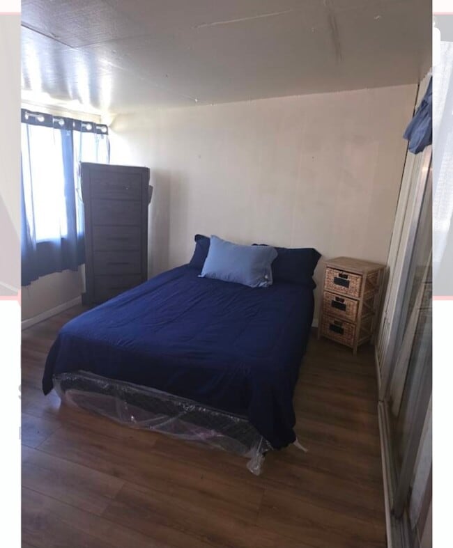 Photo - 780 E 9th St House