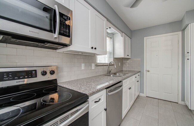 Foto del edificio - 402 Bendwood Dr