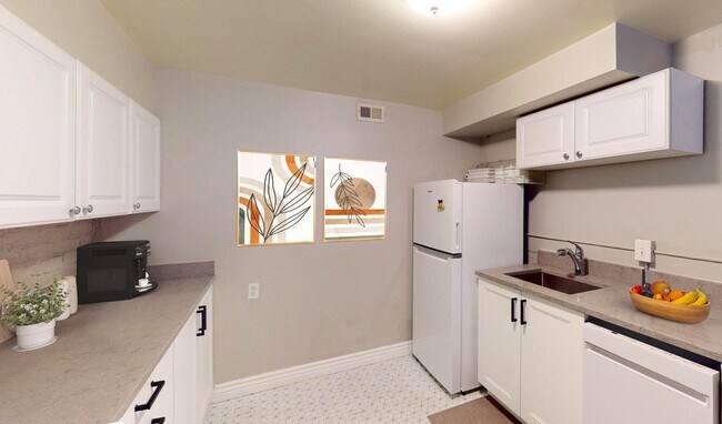 Foto del edificio - Charming Capitol Hill private basement apartment between downtown & Cheesman Park