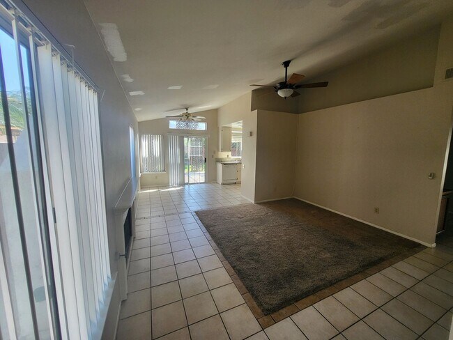 Building Photo - Nice Single Story in Quiet Murrieta Neighb...