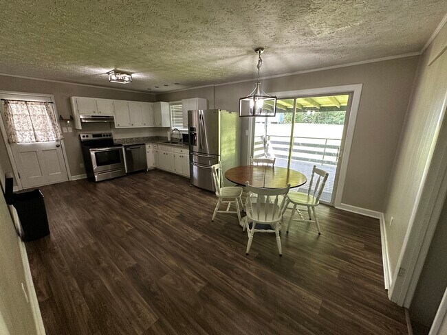 Foto del edificio - 616 Village Lane Dr SW