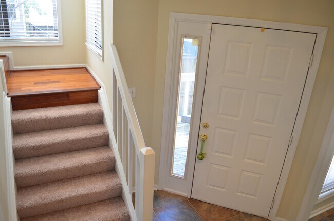 Building Photo - 2069 Tazewell Rd