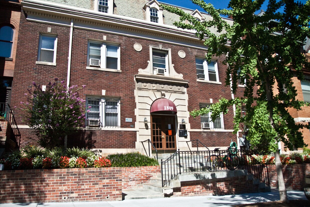 Building Photo - 1809 Belmont
