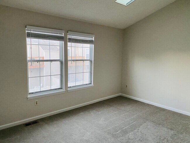 Foto del edificio - 9663 W Chatfield Ave