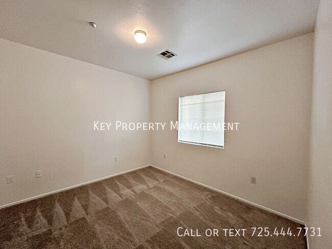 Foto del edificio - TRI-LEVEL 3 BEDROOM, 2.5 BATH TOWNHOME IN ...