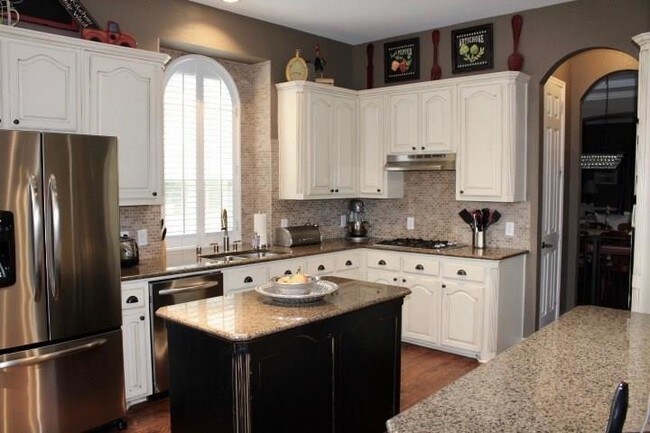 Building Photo - 3316 Castlewood Blvd