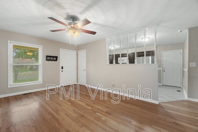 Foto del edificio - 705 Providence Rd