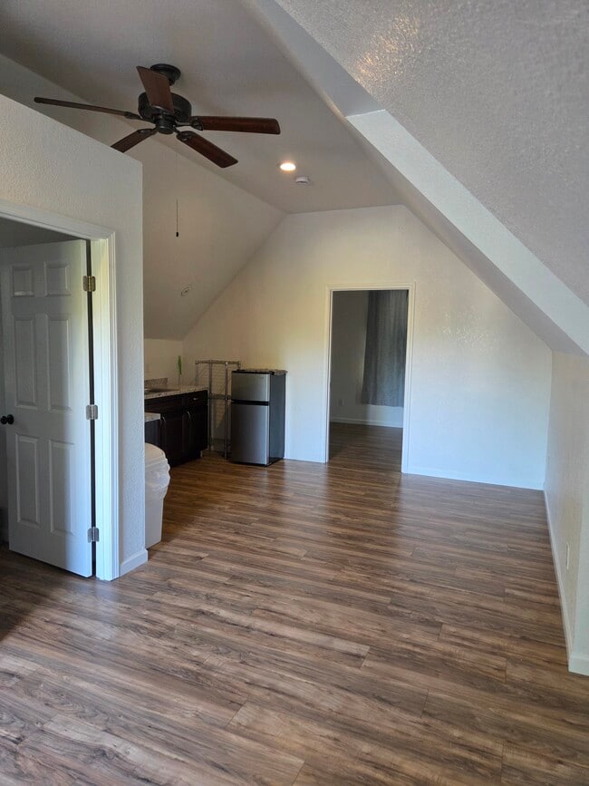 Building Photo - 10605 Fair Oaks Blvd