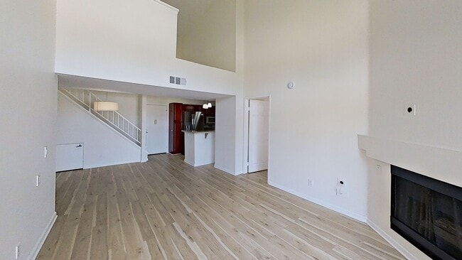 Foto del edificio - Woodland Hills 2/Bedroom and Loft Condo!