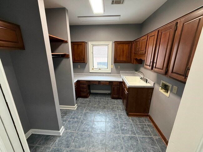 Foto del edificio - 765 Sweetbrier Rd