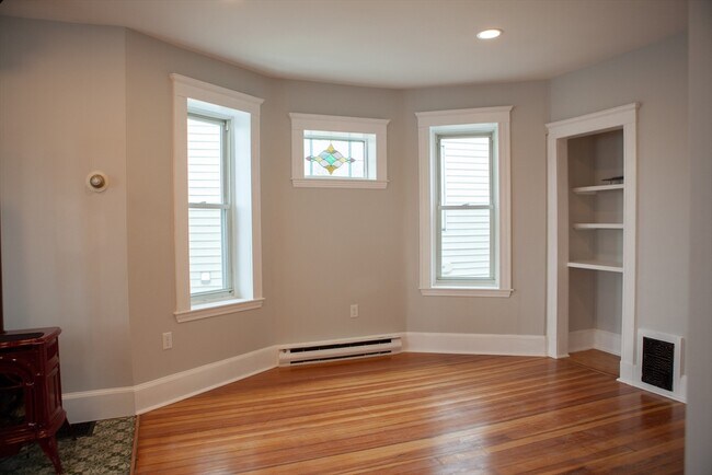 Building Photo - 19 Rowell St