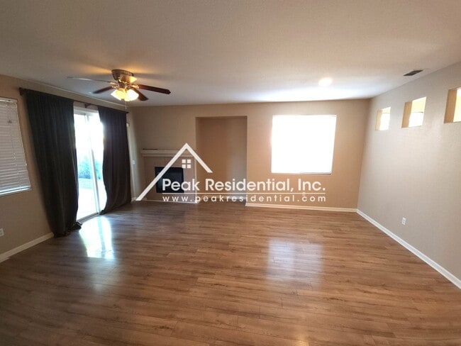 Building Photo - Spacious 3bd/2ba Elk Grove Home with 2 Car...