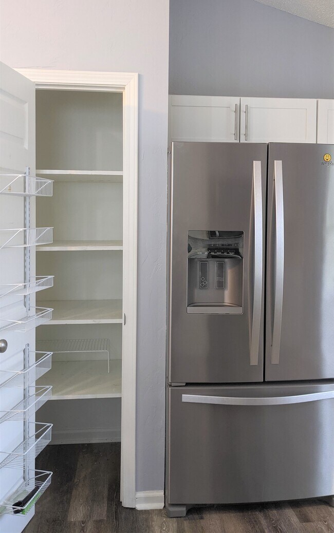Pantry Closet - 124 Cimarron Dr