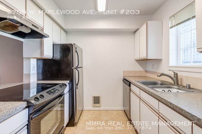 Building Photo - 2709 W Maplewood Ave