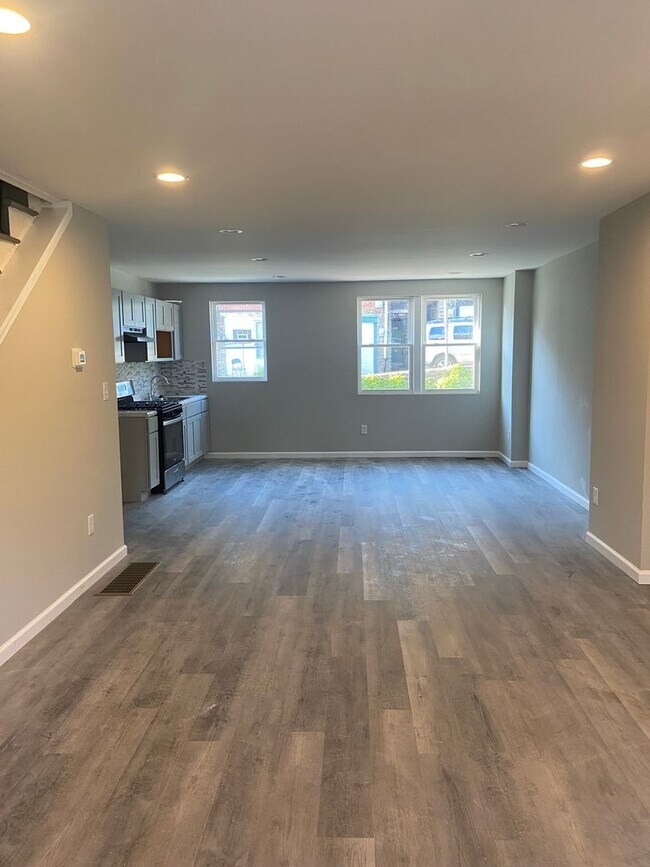 Building Photo - Remodeled Home - Ogontz