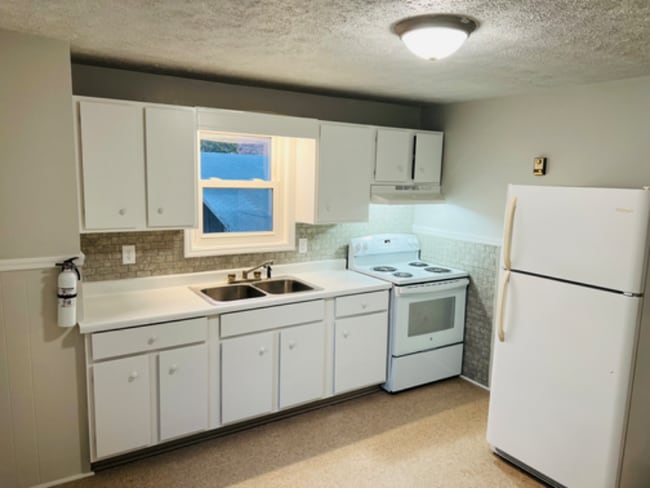 Foto del edificio - 44 Radio Station Rd