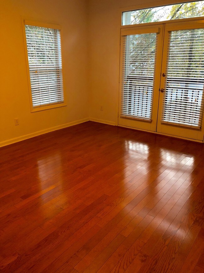 Sala de estar - 4246 River Green Dr NW