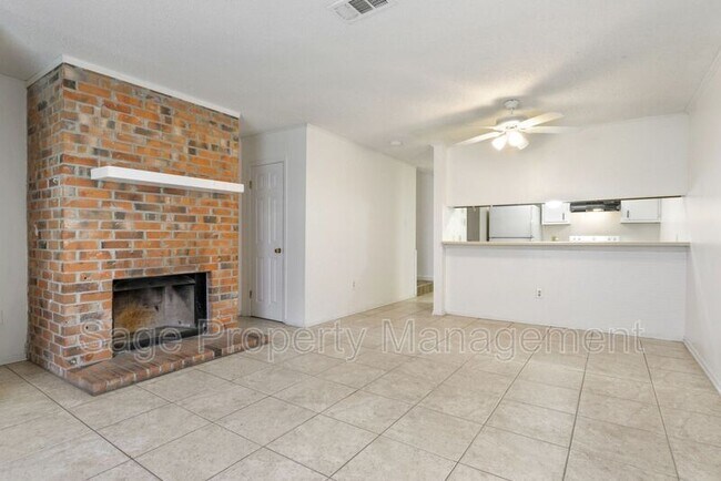 Building Photo - 1940 Southpointe Dr