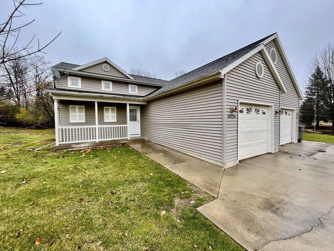 Primary Photo - Stauffer Ave SE 4526/4528