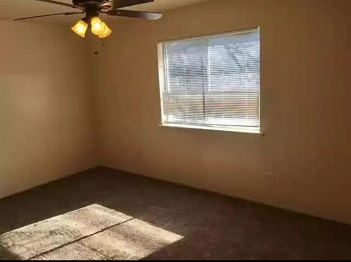 Foto del edificio - 2613 Laramie St