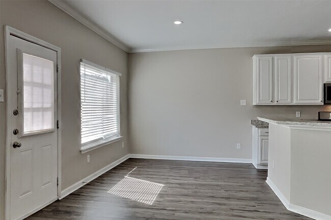 Foto del edificio - 13007 Bretford Ct