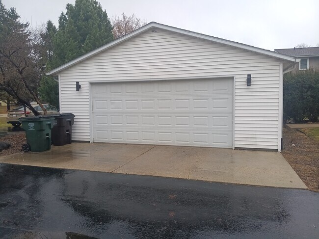 Foto del edificio - 117 Hilly Oak Dr