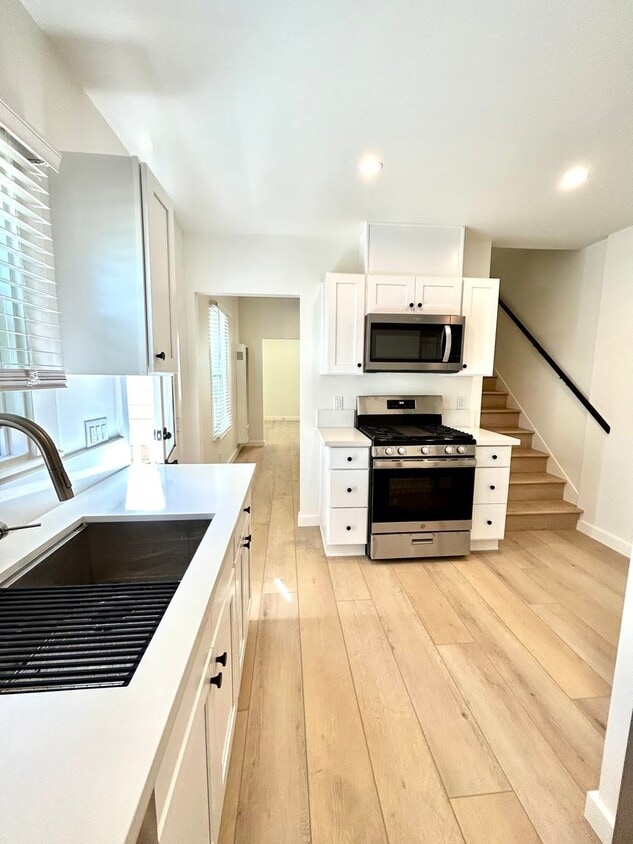 Primary Photo - 3 Bed/1 Bath - Downtown Santa Barbara