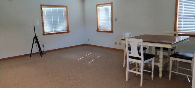 Foto del edificio - 6836 Lakewood Dr