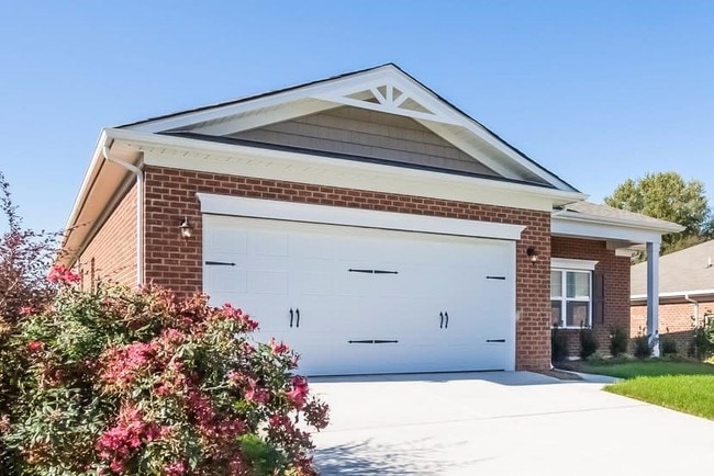 Building Photo - 2811 Santiago Cir