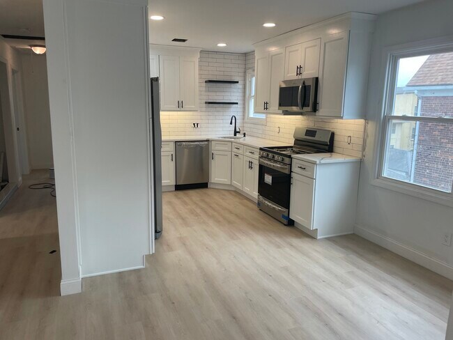 Building Photo - 122 Harrison Ave