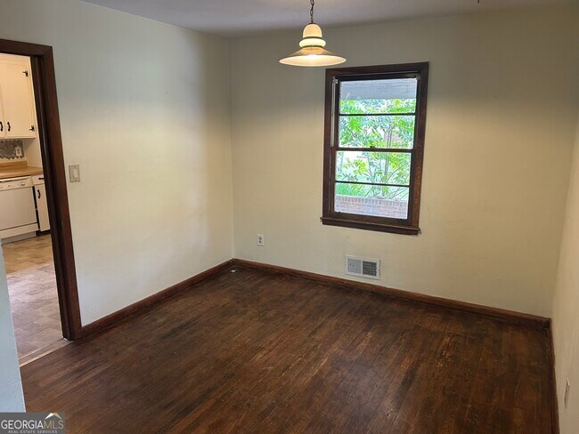 Building Photo - 190 Northcrest Dr