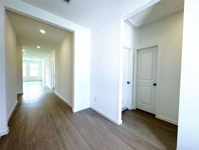 Foto del edificio - 6815 Harvest Wheat Ln