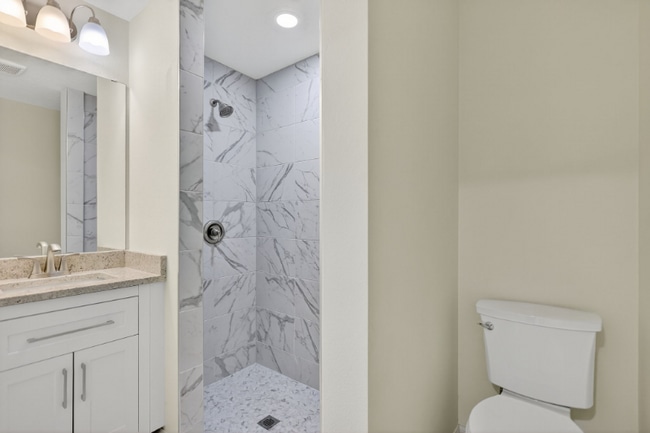 Building Photo - 920 23rd St E