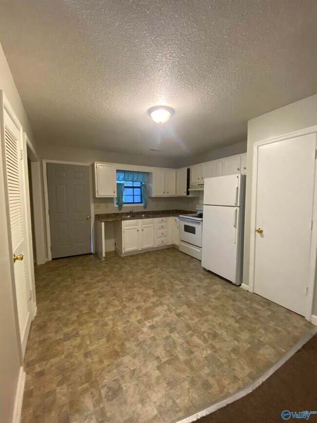 Building Photo - 2915 Wimberly Dr SW