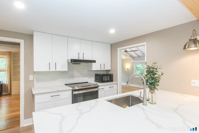 Foto del edificio - 211 New Canaan Rd