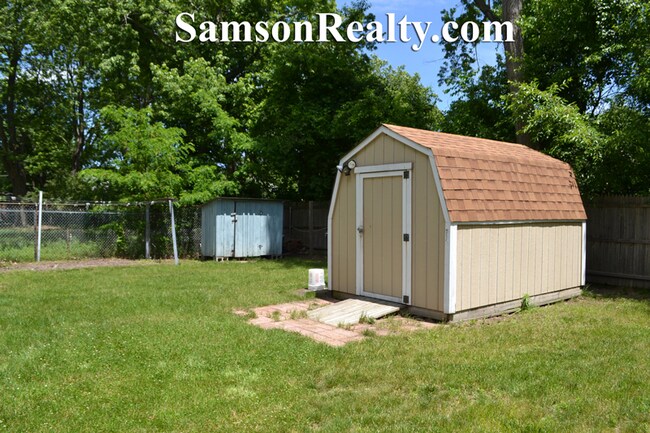 Foto del edificio - 84 Ryan Ave