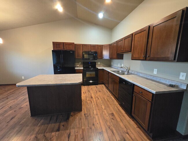 Foto del edificio - Spacious 3 Bed 2 Bath Twinhome | East Siou...