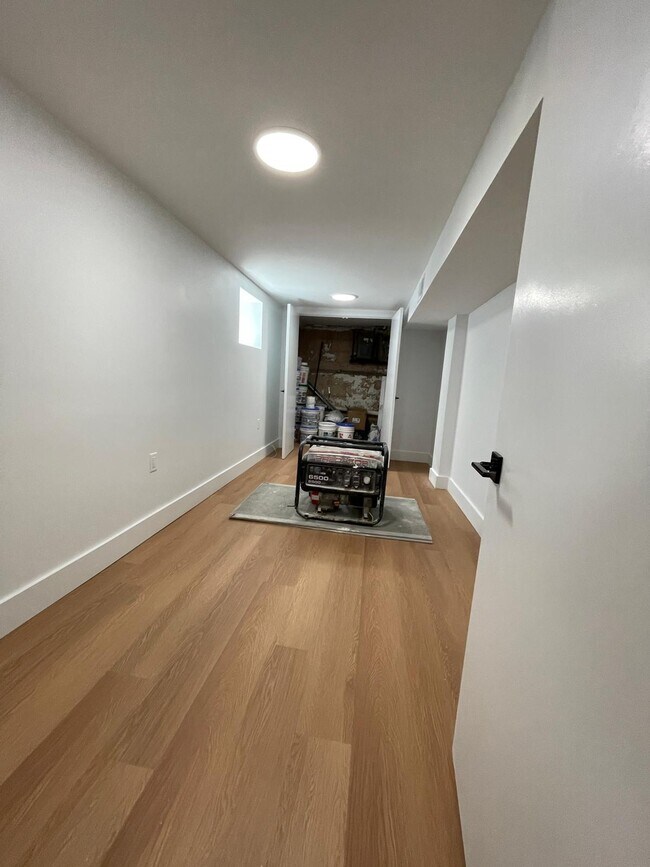 Unit 1 - 156 Woodlawn Ave